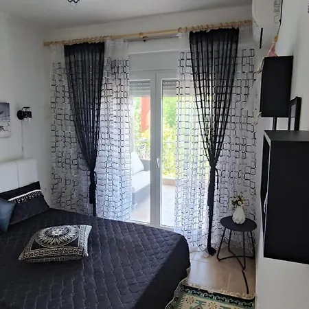 Maisonette Scarlet Holiday home
